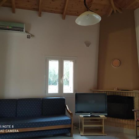 Ozena Countryside Apartment Vromonérion Buitenkant foto