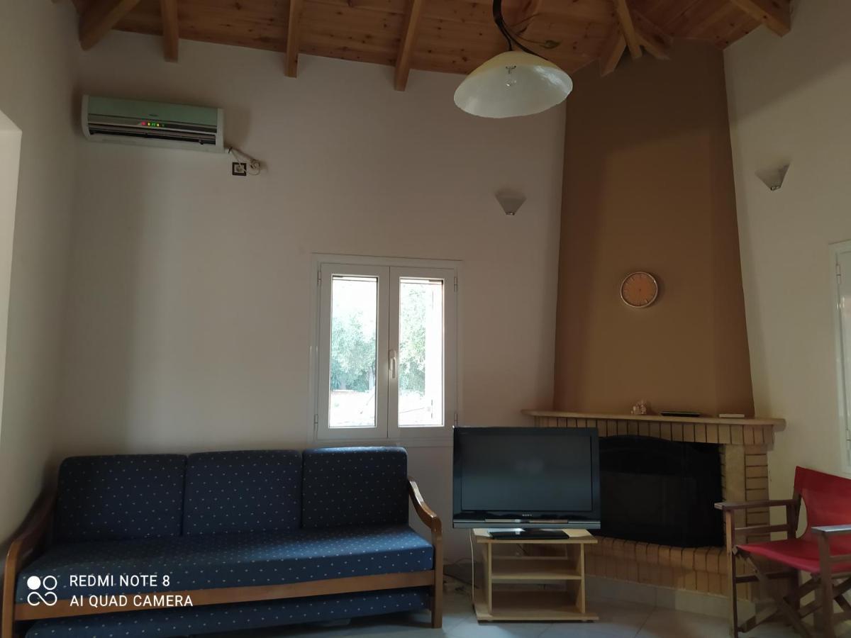 Ozena Countryside Apartment Vromonérion Buitenkant foto