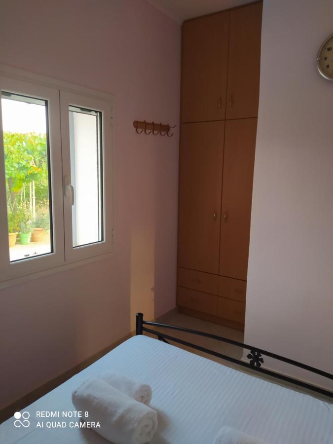 Ozena Countryside Apartment Vromonérion Buitenkant foto