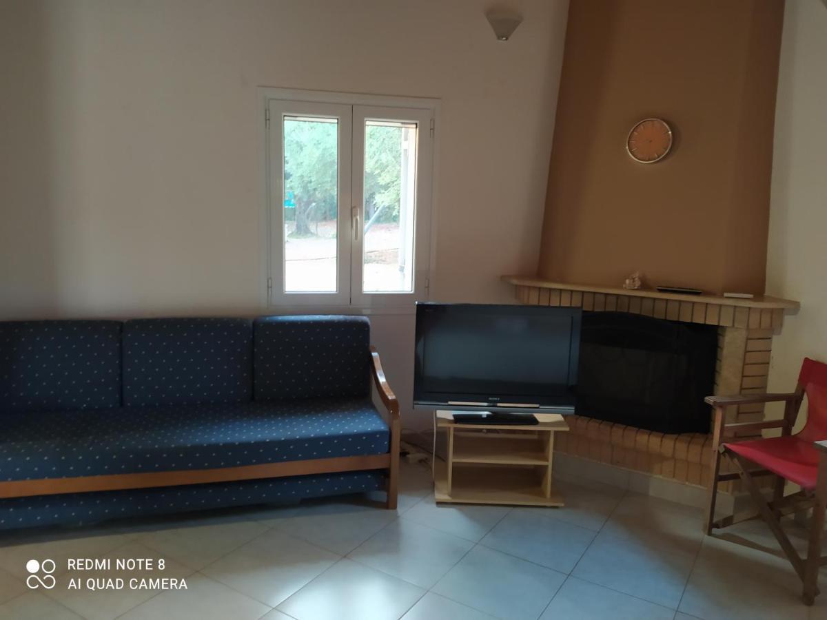 Ozena Countryside Apartment Vromonérion Buitenkant foto