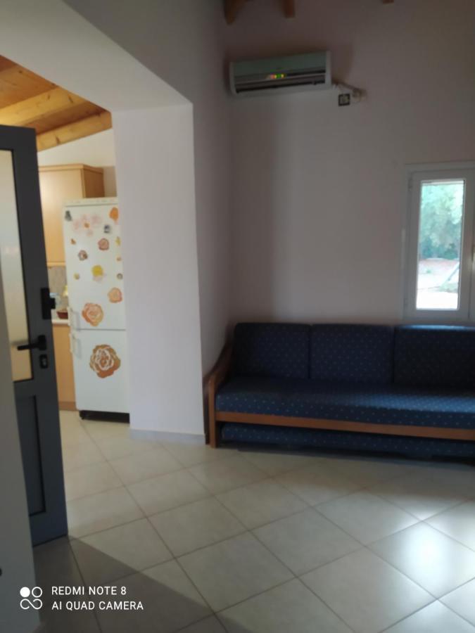 Ozena Countryside Apartment Vromonérion Buitenkant foto