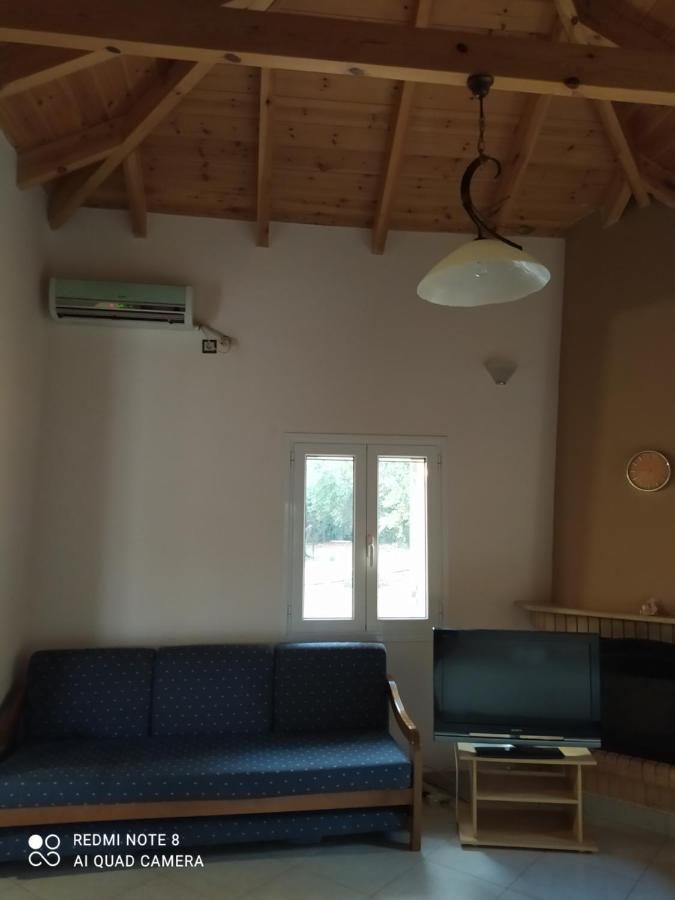 Ozena Countryside Apartment Vromonérion Buitenkant foto