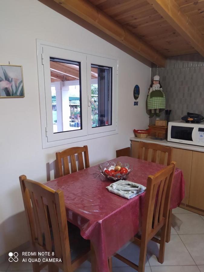 Ozena Countryside Apartment Vromonérion Buitenkant foto